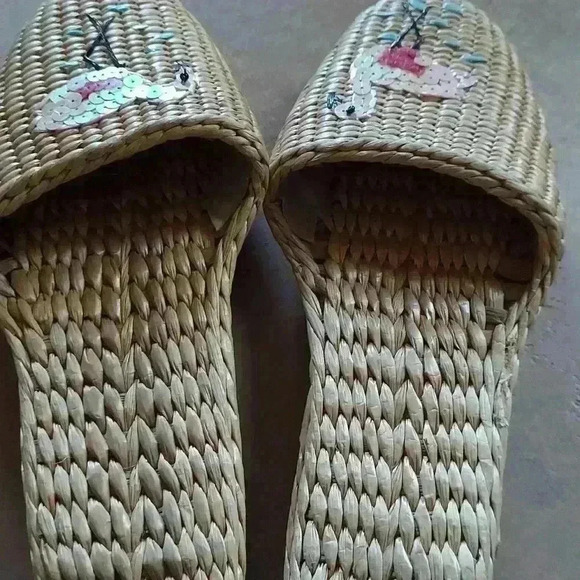 Adorable Flamingo Water Grass Slippers/Slides - Picture 4 of 5